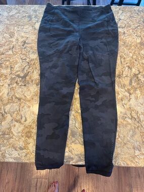 Lululemon 7/8 length Women's Black Camo Active Leggings